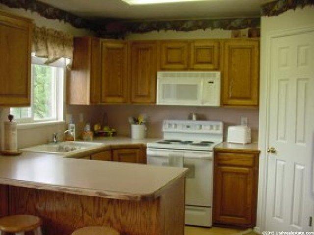 5527 S 3375 W, Roy, UT 84067 — photo 3