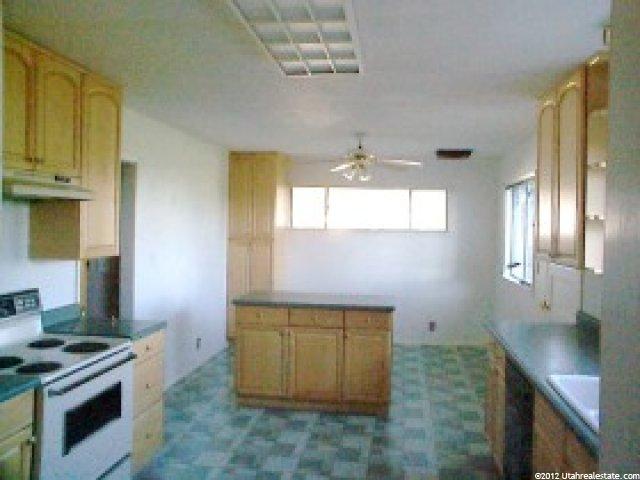 305 W Elberta Dr, Pleasant View, UT 84414 — photo 4