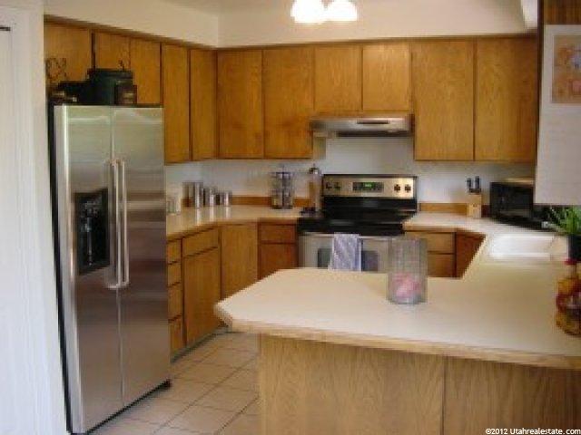 571 E Center St, Providence, UT 84332 — photo 2