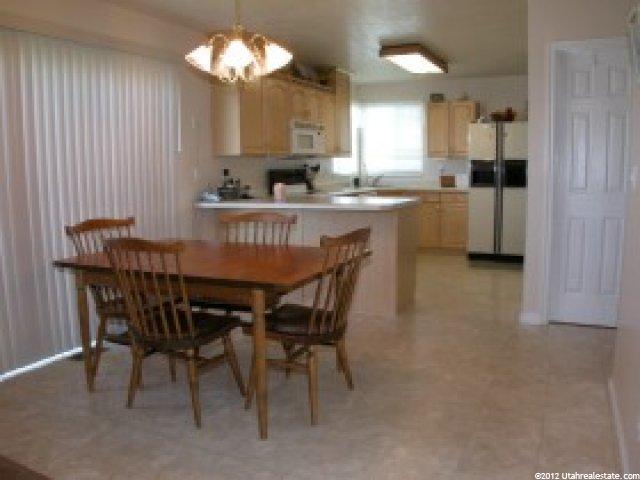 1319 S Bridgeview Dr, Layton, UT 84041 — photo 2