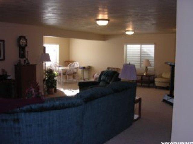 467 N Peacefield Dr, Layton, UT 84040 — photo 3
