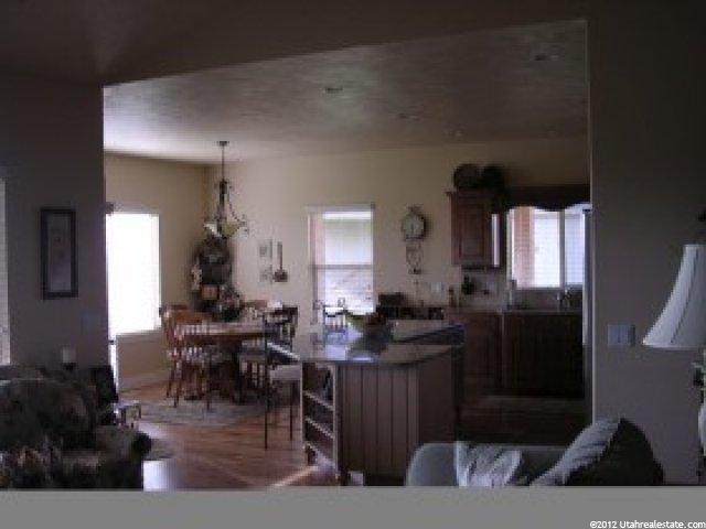 467 N Peacefield Dr, Layton, UT 84040 — photo 7