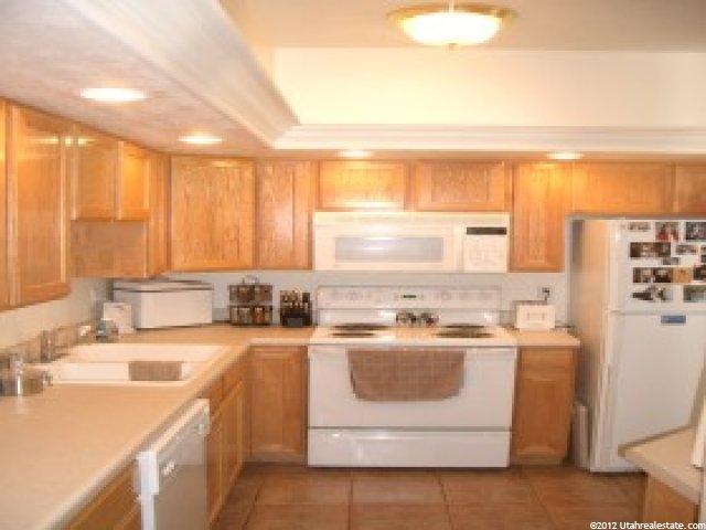 130 N Peregrine Ln ## 30, Bountiful, UT 84010 — photo 2