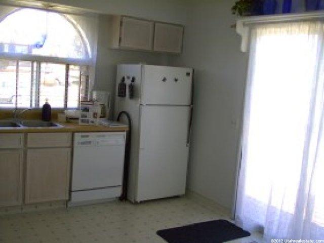 289 W 2400 S, Clearfield, UT 84015 — photo 2