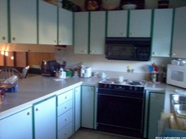 972 E Oxford Dr, Kaysville, UT 84037 — photo 5