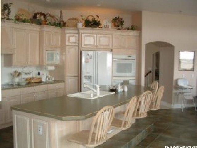 1836 N Beechwood Dr, Layton, UT 84040 — photo 2