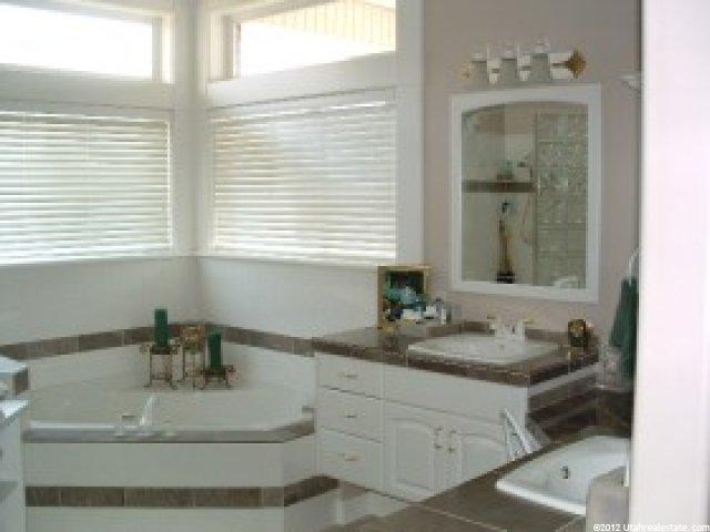 1836 N Beechwood Dr, Layton, UT 84040 — photo 4