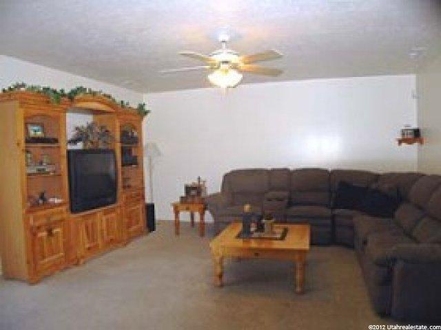 5423 S 3375 W, Roy, UT 84067 — photo 8