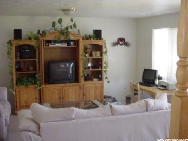 5392 Vista Dr, Roy, UT 84067 — photo 2
