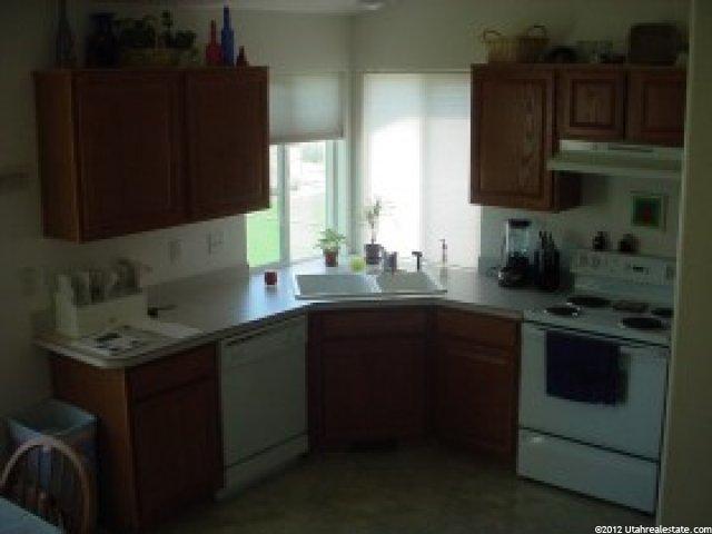 5392 Vista Dr, Roy, UT 84067 — photo 3