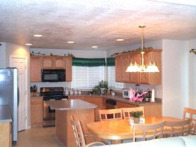 4029 S Lily Dr, Roy, UT 84067 — photo 2