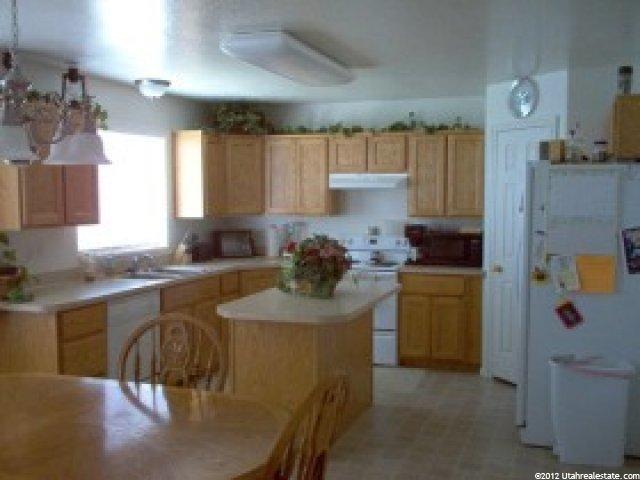 1219 N 2220 W, Clinton, UT 84015 — photo 2