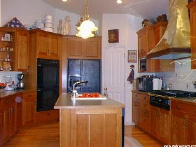 1136 Shannon Dr, Farmington, UT 84025 — photo 2