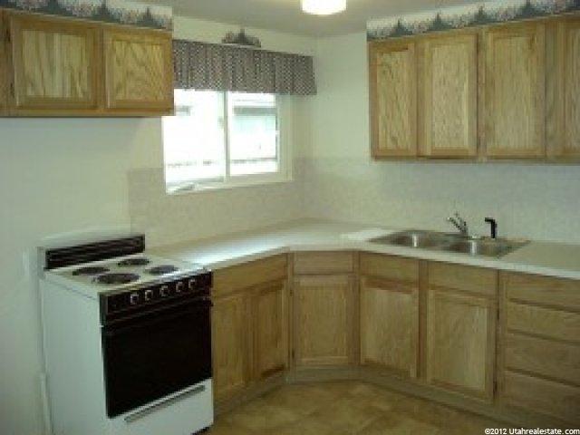 871 Birch St, Clearfield, UT 84015 — photo 2