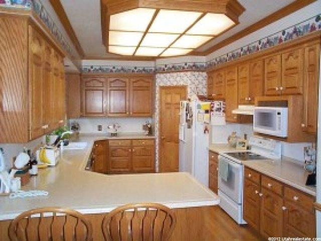 8852 Willow Green Dr, Sandy, UT 84093 — photo 3