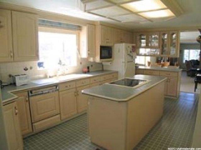 2232 Valley View Dr, Layton, UT 84040 — photo 2