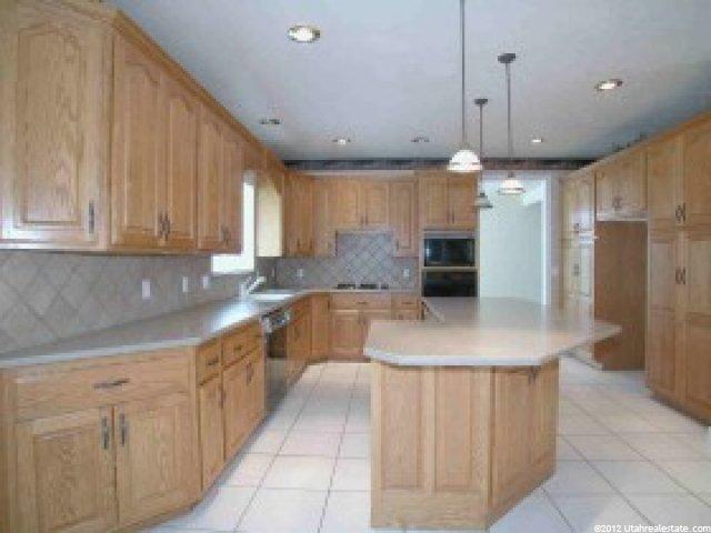 2818 E Rainbow Oaks Cir, Sandy, UT 84092 — photo 2