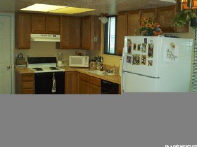 427 W 2500 S, Clearfield, UT 84015 — photo 2