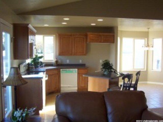 1836 N 2750 W, Clinton, UT 84015 — photo 4