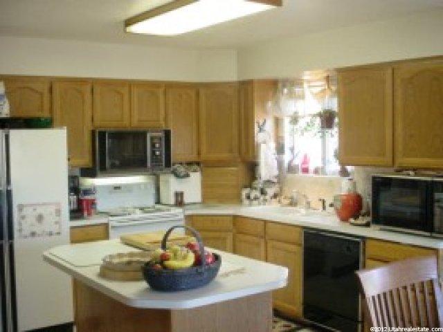 387 W 1375 N, Centerville, UT 84014 — photo 3