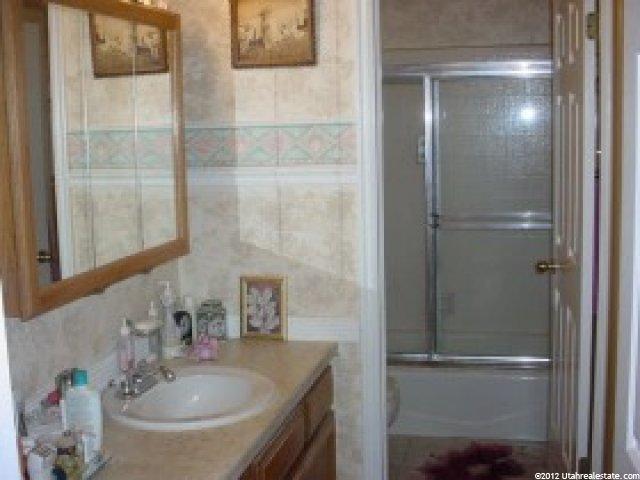 387 W 1375 N, Centerville, UT 84014 — photo 6