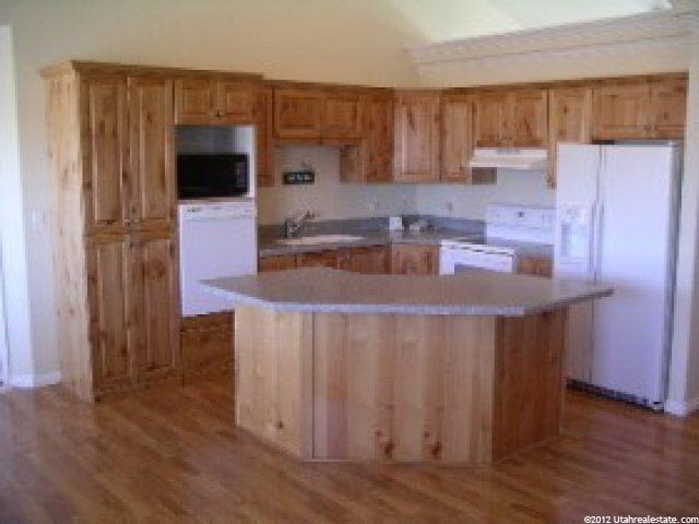 365 S Garden Dr, Providence, UT 84332 — photo 3