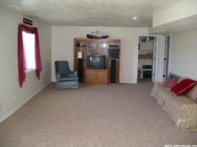 365 S Garden Dr, Providence, UT 84332 — photo 5