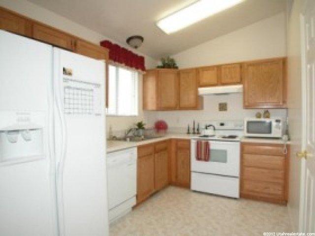 782 N 1725 W, Clinton, UT 84015 — photo 2