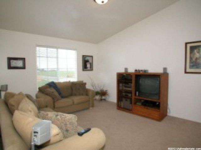 782 N 1725 W, Clinton, UT 84015 — photo 3