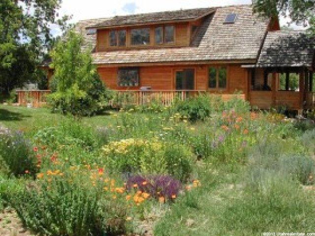 223 S State St, Teasdale, UT 84773 — photo 3