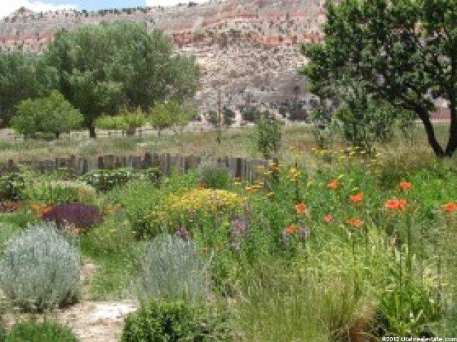 223 S State St, Teasdale, UT 84773 — photo 4