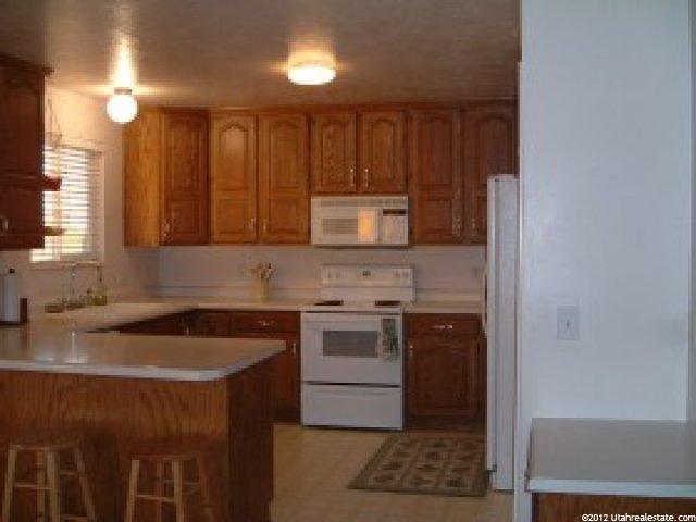 581 W 950 N, Clinton, UT 84015 — photo 3