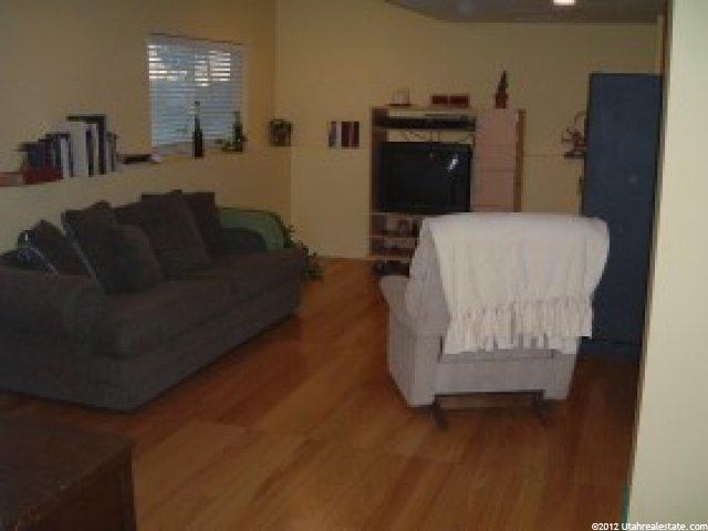 581 W 950 N, Clinton, UT 84015 — photo 5