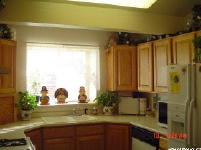 1877 N 2475 W, Clinton, UT 84015 — photo 6