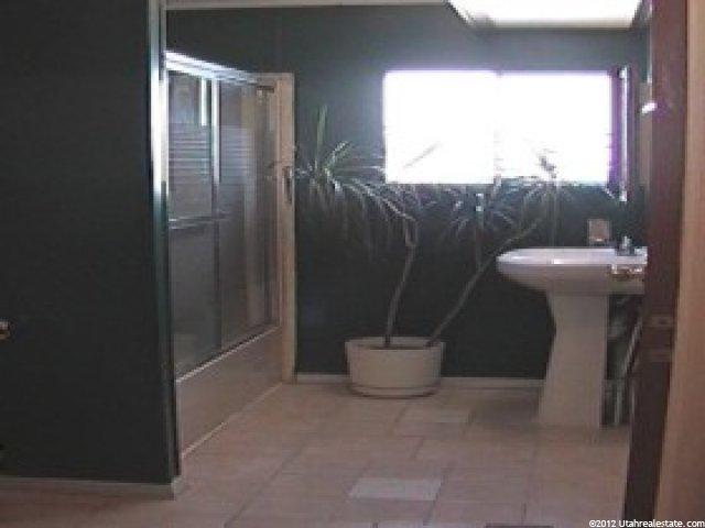 212 Eastgate Dr, Sandy, UT 84070 — photo 2