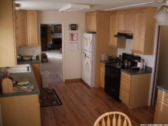 305 W Elberta Dr, Pleasant View, UT 84414 — photo 2