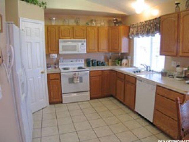 1619 N 2225 W, Clinton, UT 84015 — photo 3