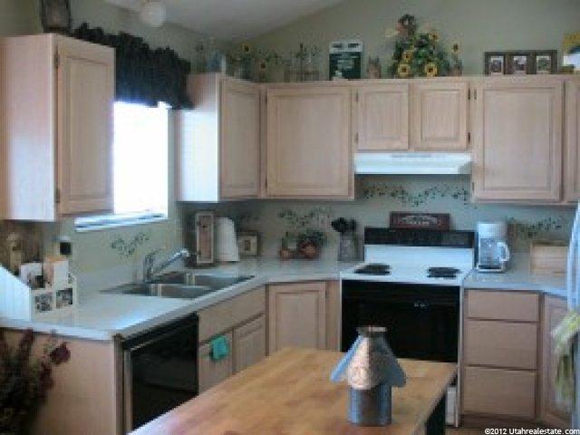 727 N 1420 W, Clinton, UT 84015 — photo 3