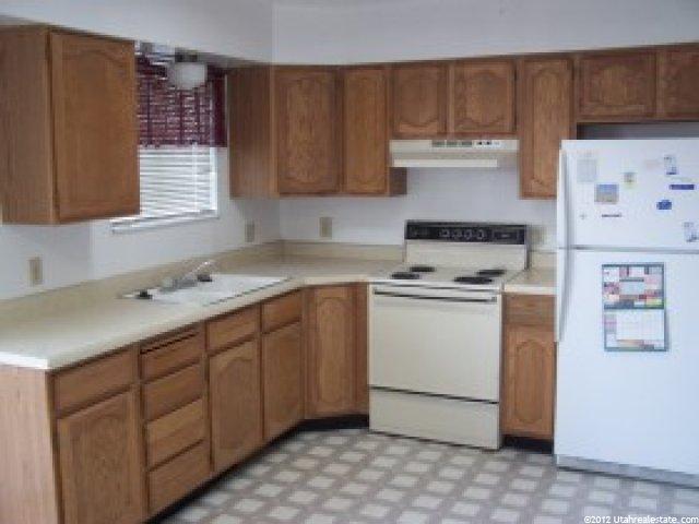 755 Carnation Dr, Sandy, UT 84094 — photo 2