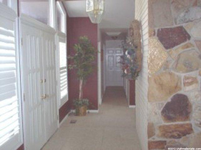 9863 Sandridge Dr, Sandy, UT 84092 — photo 2