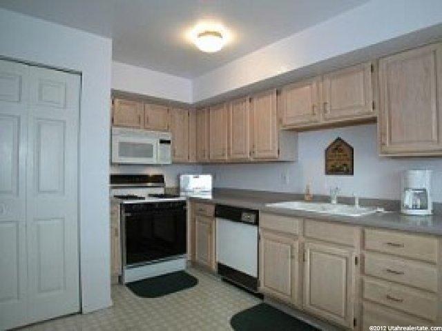655 Williamsburg Park Cir, Sandy, UT 84070 — photo 2
