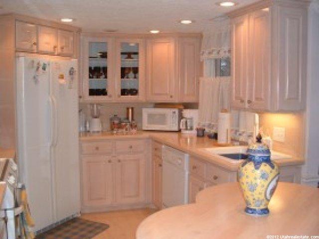 677 E 4025 S #E, Murray, UT 84107 — photo 2
