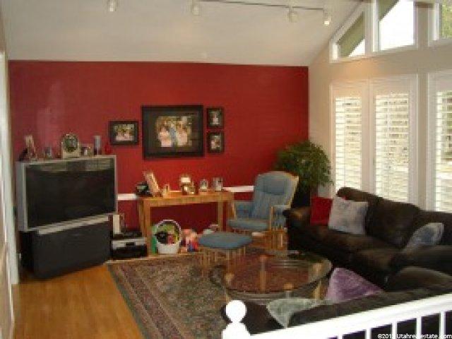 8204 S Bettina Ln E, Sandy, UT 84093 — photo 2