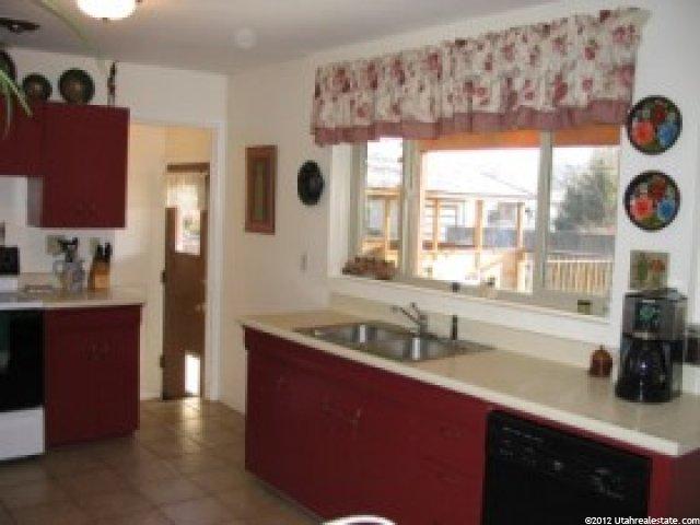 9855 Amber Ln, Sandy, UT 84094 — photo 6