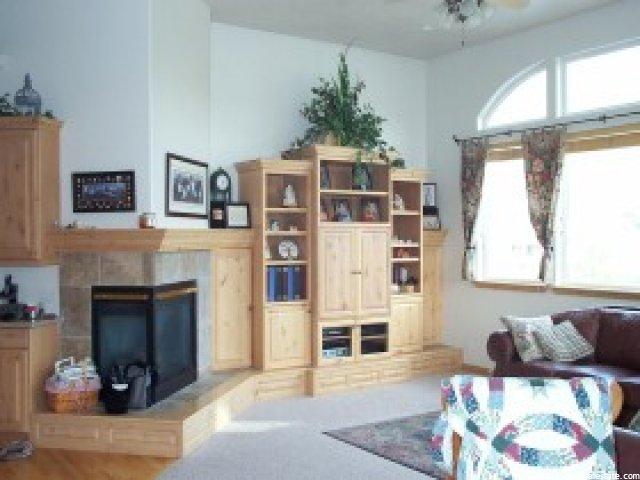 2113 Oak Ln, Layton, UT 84040 — photo 2