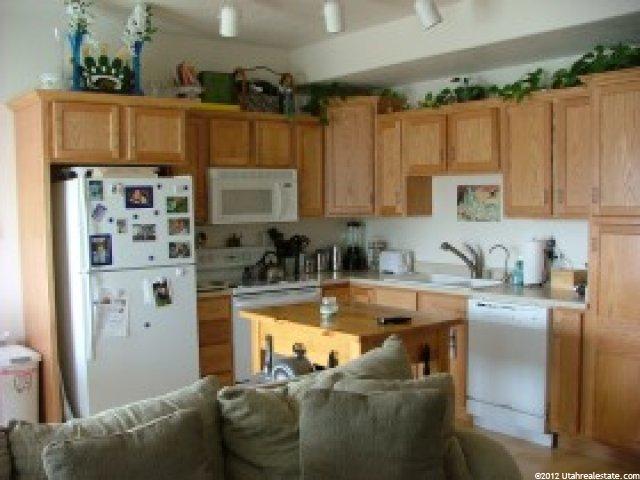 9509 S Hidden Pt, Sandy, UT 84070 — photo 2
