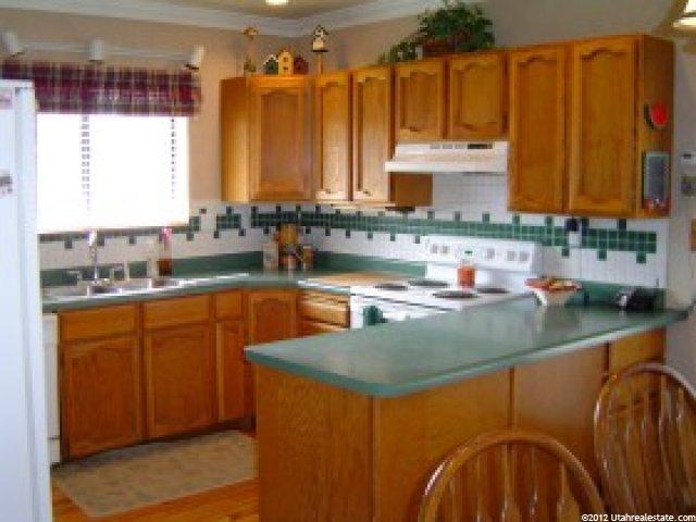 9872 Kramer Dr, Sandy, UT 84092 — photo 2