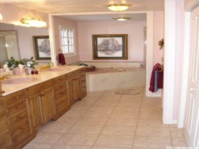 6069 S 2900 E, Uintah, UT 84403 — photo 5