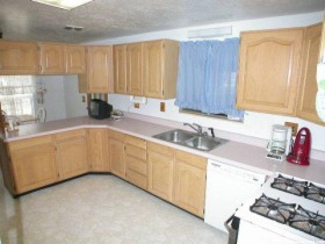 4361 S 900 E, South Ogden, UT 84403 — photo 2