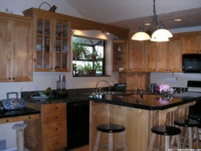 2070 Falcon Hill Dr, Sandy, UT 84092 — photo 2
